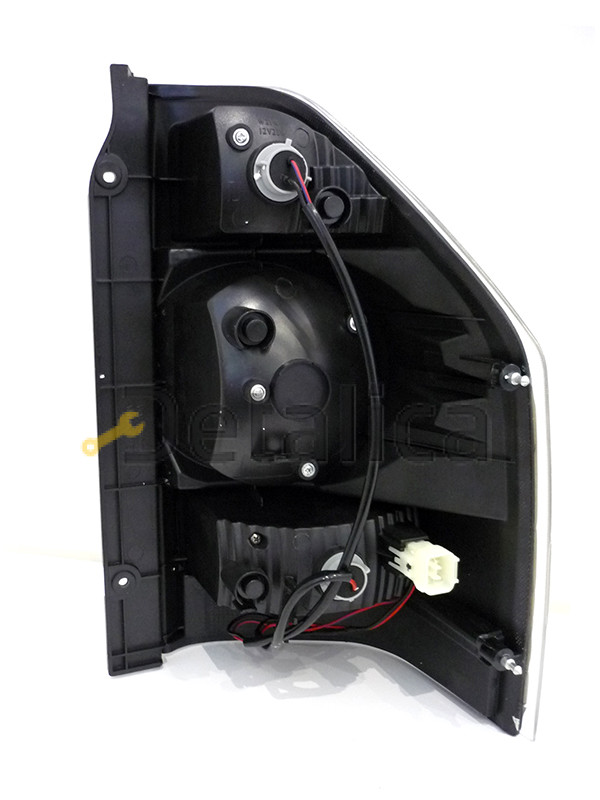 Фонарь задний левый для Mitsubishi Pajero IV Sailing