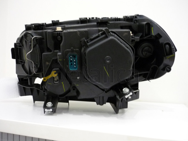 Фара правая для BMW X3 E83 внутри чёрная