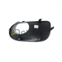 Решетка бампера передняя правая под противотуманку для BMW E53 X5 от 2004-2006