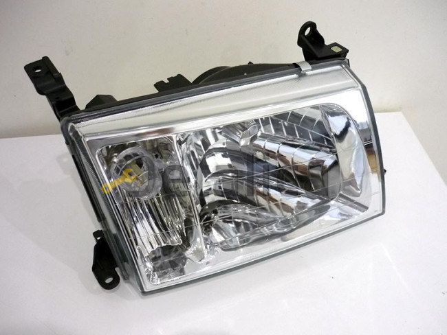 Фара правая для Тойота Ленд Крузер 100 под корректор