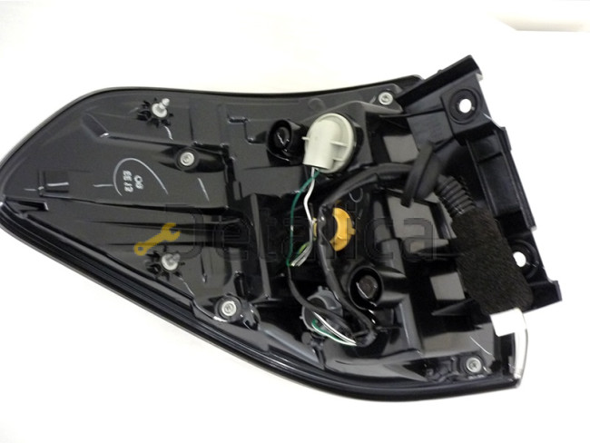 Фонарь задний внешний правый для Ниссан Патрол Y62 рестайл оригинал